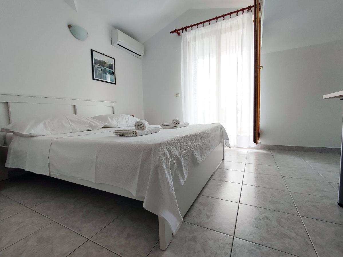 Apartments And Rooms Saric Ядрия Екстериор снимка