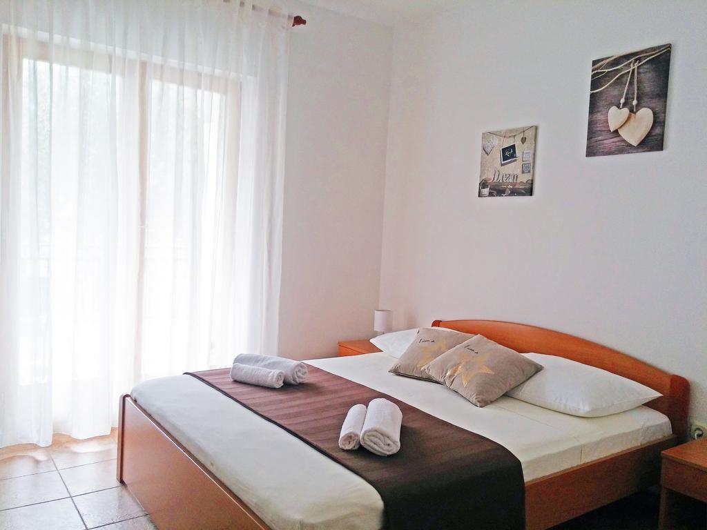 Apartments And Rooms Saric Ядрия Екстериор снимка
